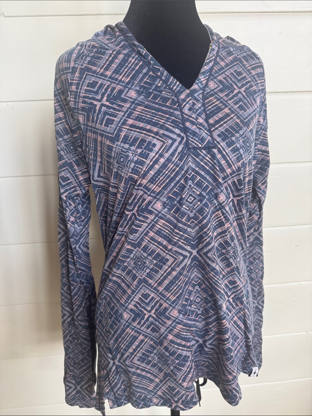 Smartwool Merino 150 Patterned Long-Sleeve Hooded Shirt Women’s size Medium